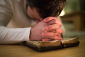 Estudo bíblico em Joel 1:13-20 - Lamentação e Busca por Deus em Crises