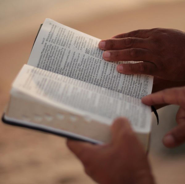 Onde encontrar sermões expositivos completos para pregação hoje