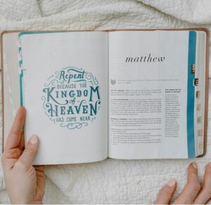 Por que esboços expositivos completos são diferentes de ideias de sermão