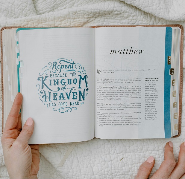 Por que esboços expositivos completos são diferentes de ideias de sermão