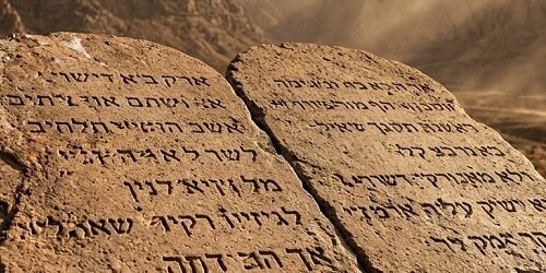 Os Dez Mandamentos São uma Prisão ou uma Libertação? O que a Lei Revela Sobre o Caráter de Deus e a Vida Boa