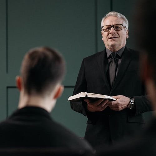 O que é pregação expositiva: Da Igreja primitiva aos Reformadores - os fundamentos, o método e a centralidade do texto na proclamação fiel do Evangelho